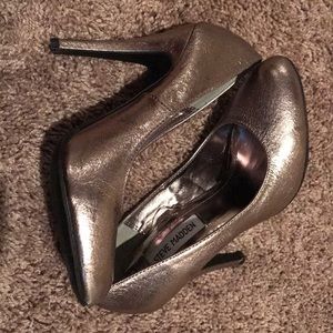*Like New* Steve Madden Round Toe Metallic Pumps